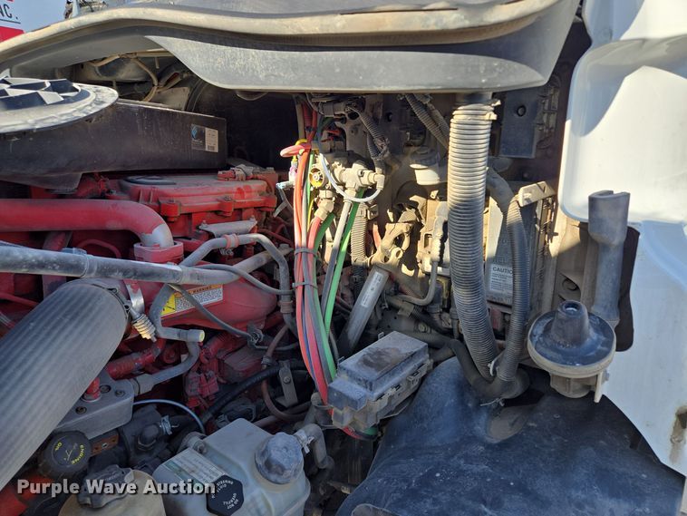 image for item EQ3883 2016 Freightliner  Cascadia semi truck