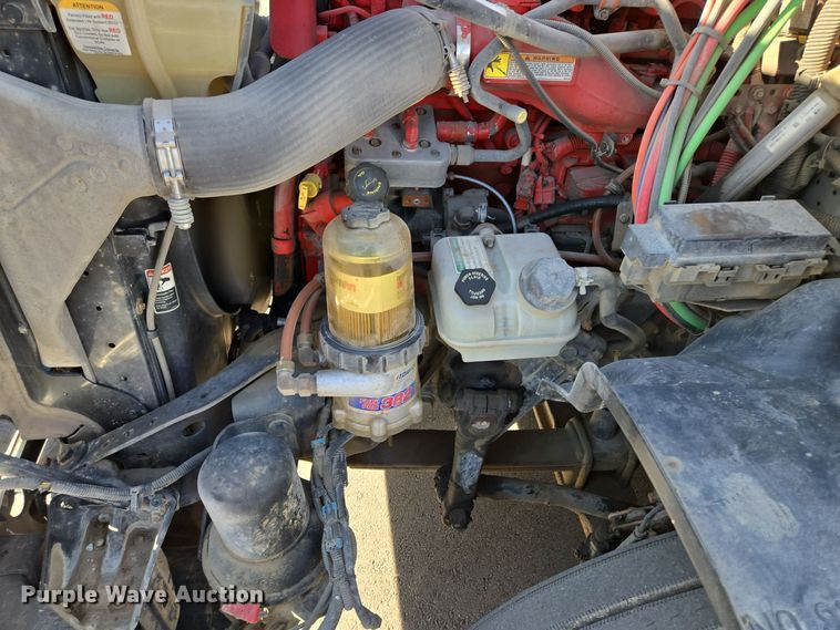 image for item EQ3883 2016 Freightliner  Cascadia semi truck