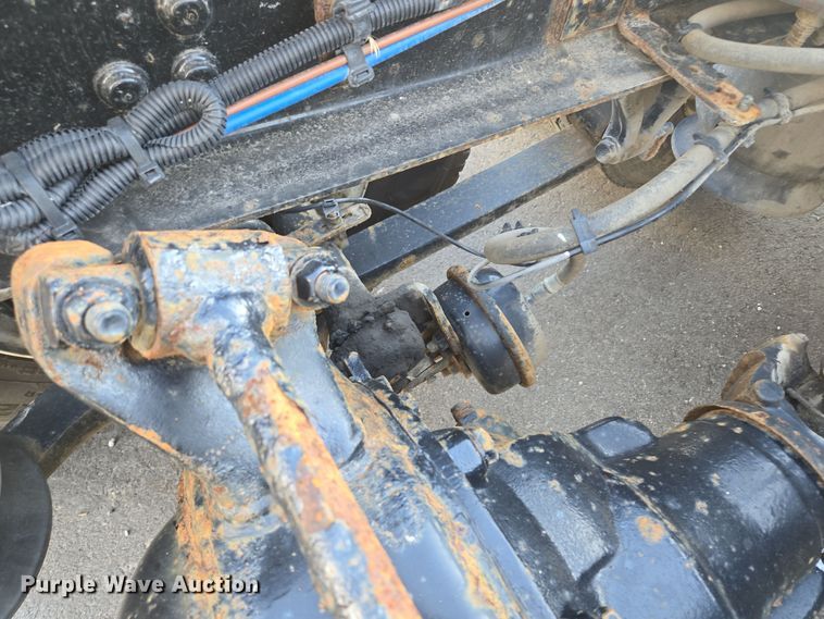 image for item EQ3883 2016 Freightliner  Cascadia semi truck