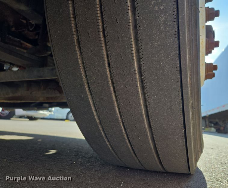 image for item EQ3883 2016 Freightliner  Cascadia semi truck