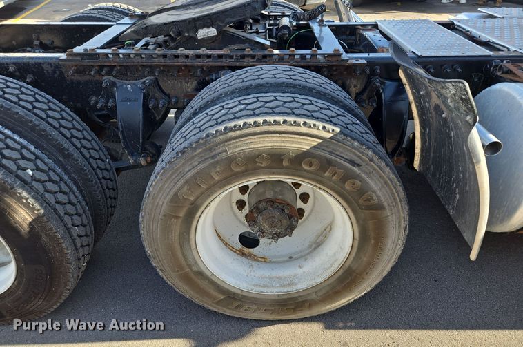 image for item EQ3883 2016 Freightliner  Cascadia semi truck