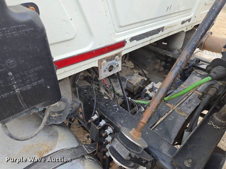 image for item EQ3895 2009 Mack  GU713 semi truck