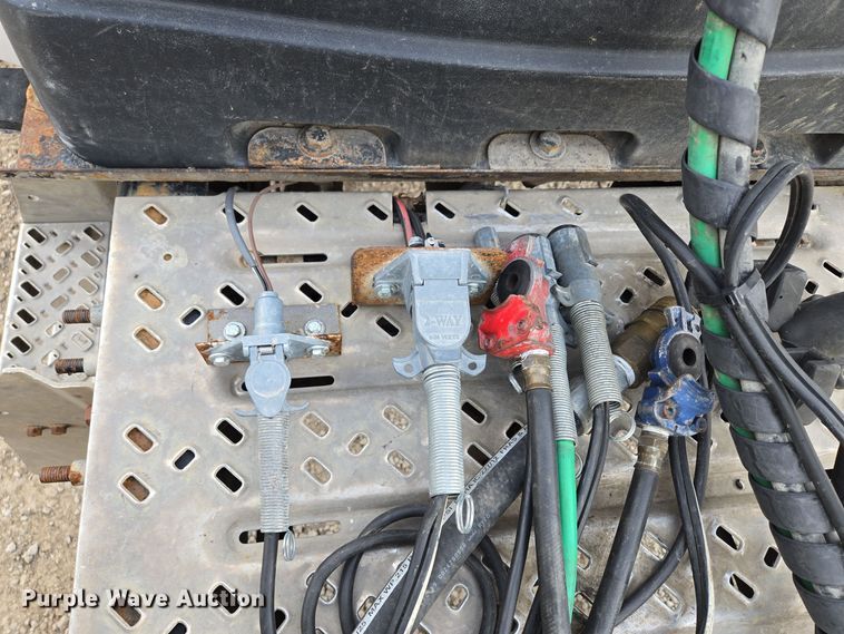 image for item EQ3895 2009 Mack  GU713 semi truck