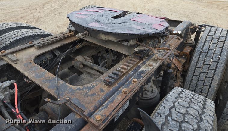 image for item EQ3895 2009 Mack  GU713 semi truck