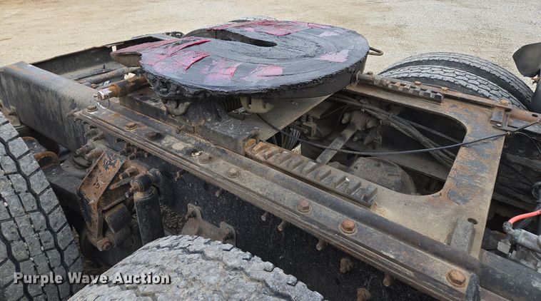 image for item EQ3895 2009 Mack  GU713 semi truck