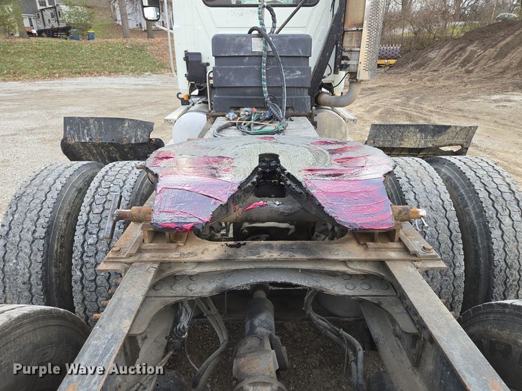 image for item EQ3895 2009 Mack  GU713 semi truck