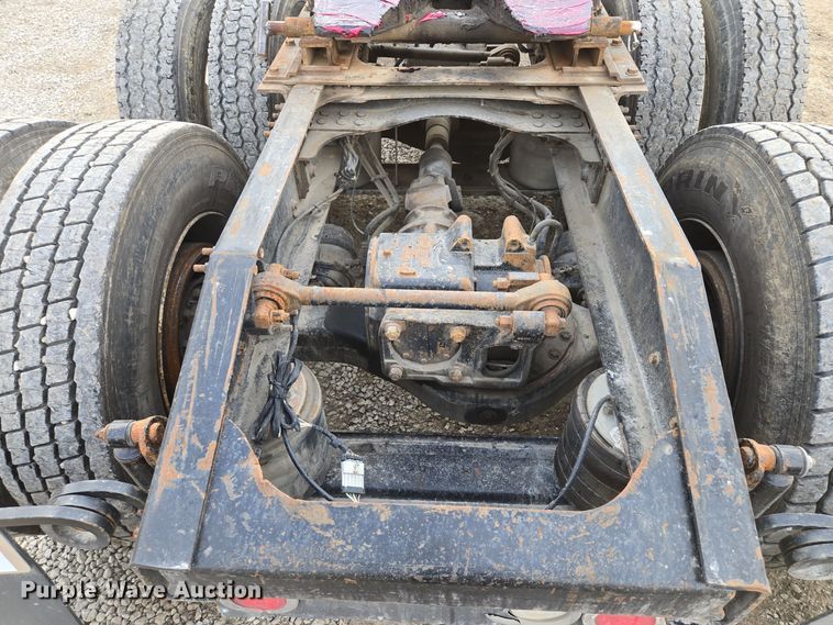 image for item EQ3895 2009 Mack  GU713 semi truck