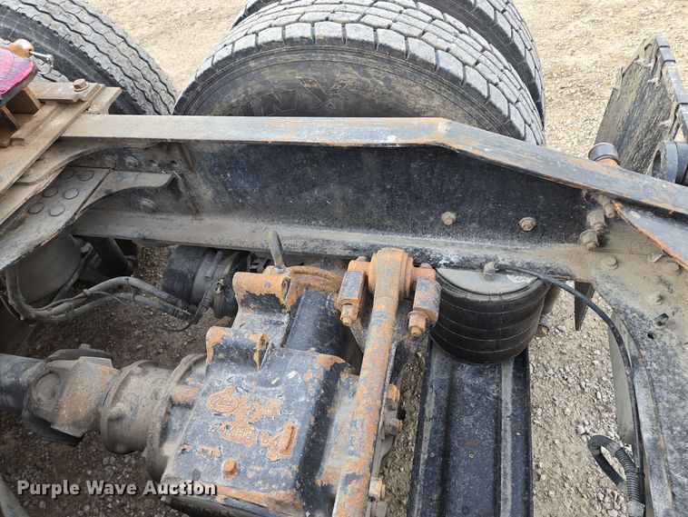 image for item EQ3895 2009 Mack  GU713 semi truck