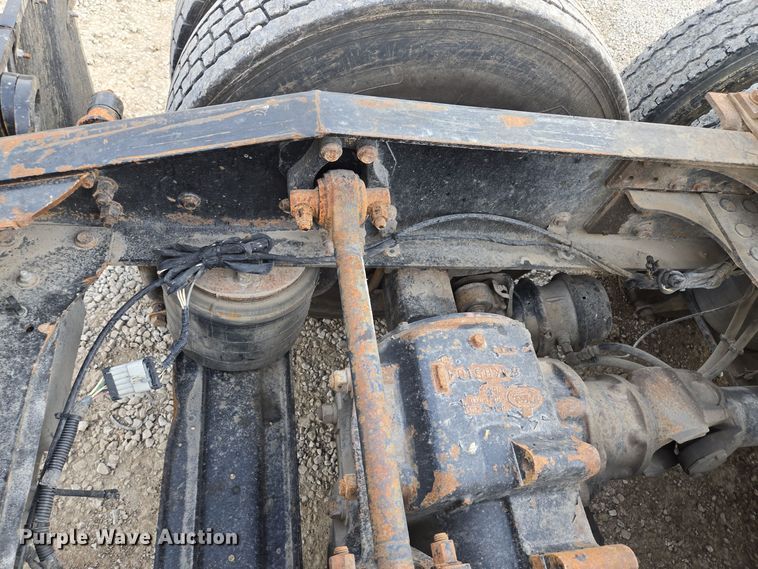 image for item EQ3895 2009 Mack  GU713 semi truck