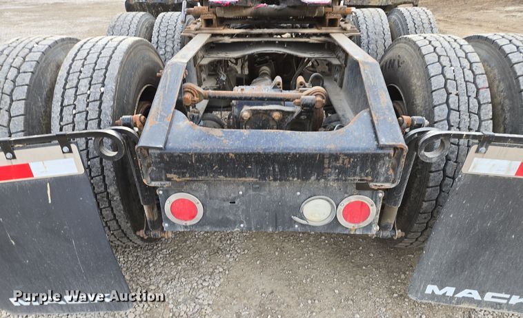 image for item EQ3895 2009 Mack  GU713 semi truck