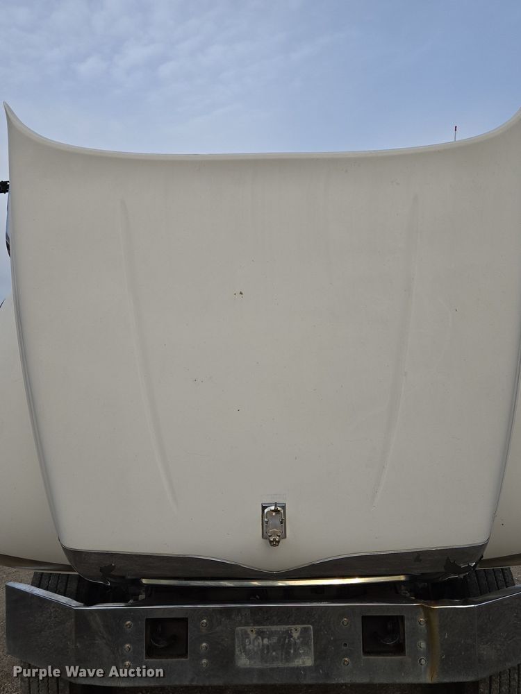 image for item EQ3895 2009 Mack  GU713 semi truck