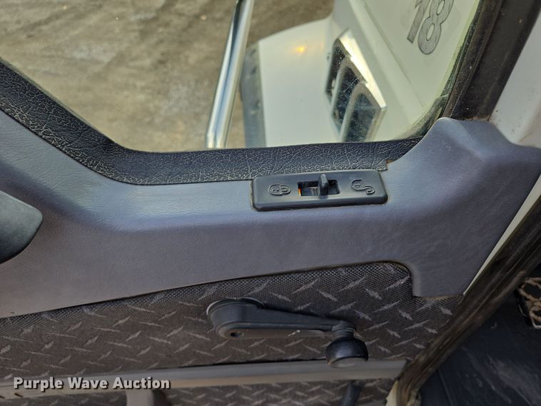 image for item EQ3895 2009 Mack  GU713 semi truck