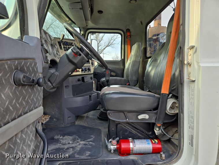 image for item EQ3895 2009 Mack  GU713 semi truck