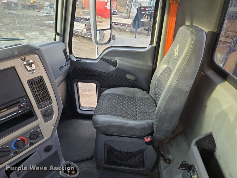 image for item EQ3895 2009 Mack  GU713 semi truck