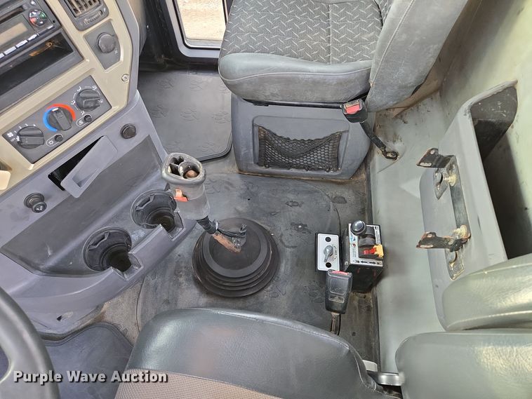 image for item EQ3895 2009 Mack  GU713 semi truck