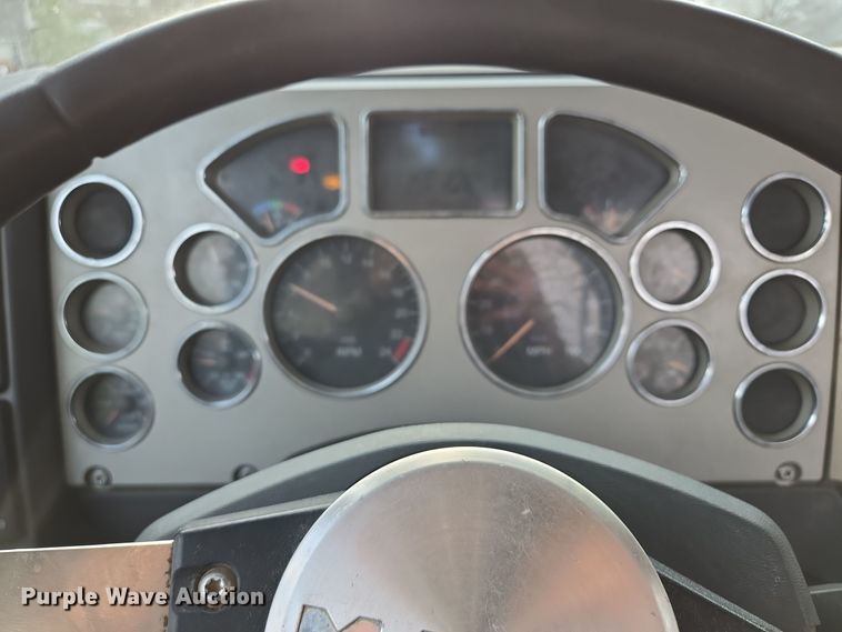 image for item EQ3895 2009 Mack  GU713 semi truck