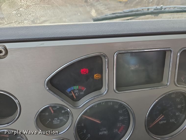 image for item EQ3895 2009 Mack  GU713 semi truck