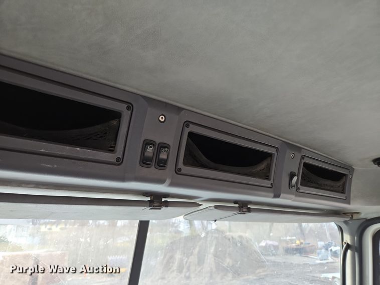 image for item EQ3895 2009 Mack  GU713 semi truck