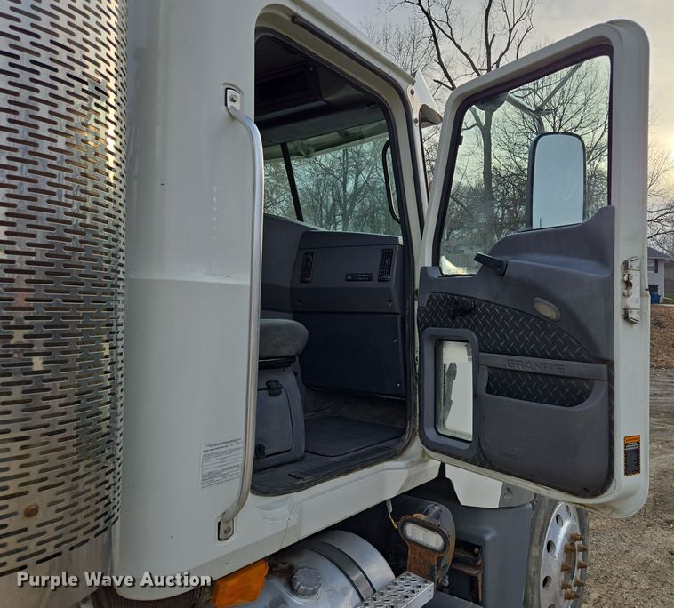 image for item EQ3895 2009 Mack  GU713 semi truck