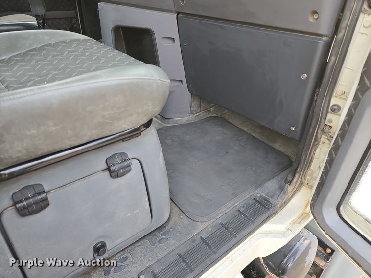 image for item EQ3895 2009 Mack  GU713 semi truck