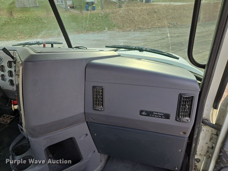 image for item EQ3895 2009 Mack  GU713 semi truck