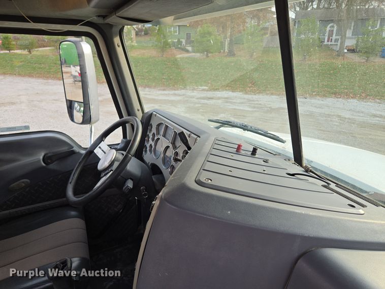 image for item EQ3895 2009 Mack  GU713 semi truck