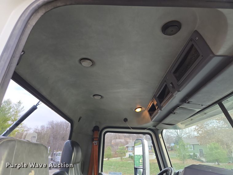 image for item EQ3895 2009 Mack  GU713 semi truck