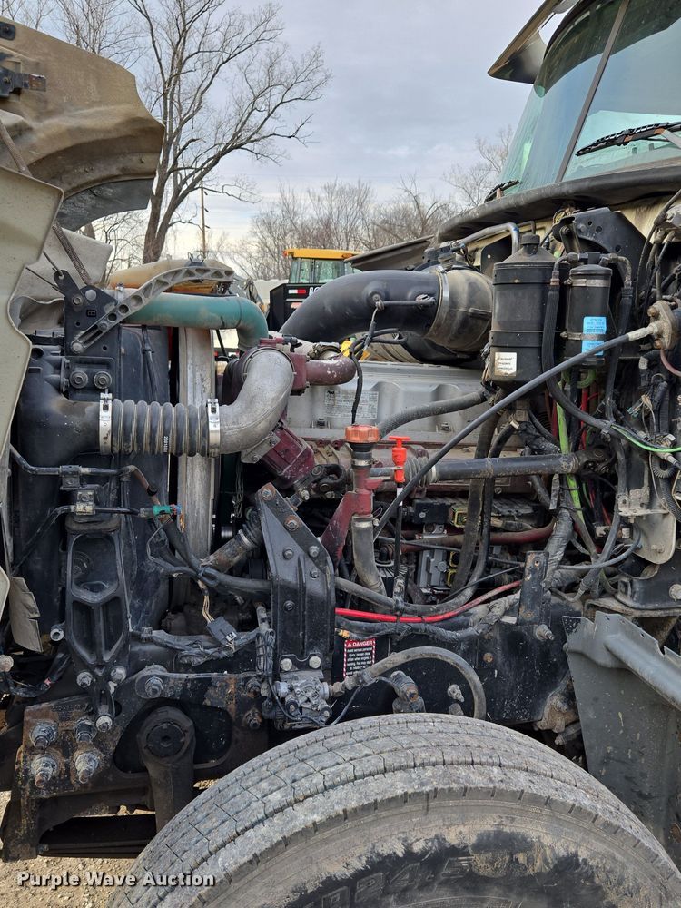 image for item EQ3895 2009 Mack  GU713 semi truck