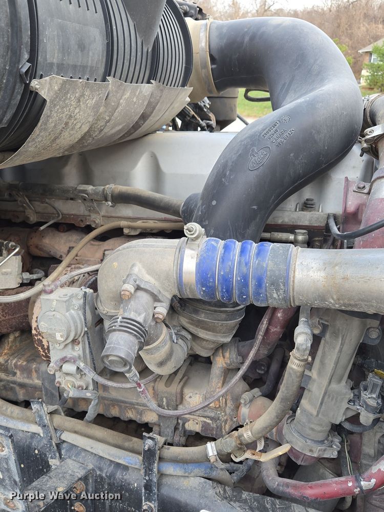 image for item EQ3895 2009 Mack  GU713 semi truck