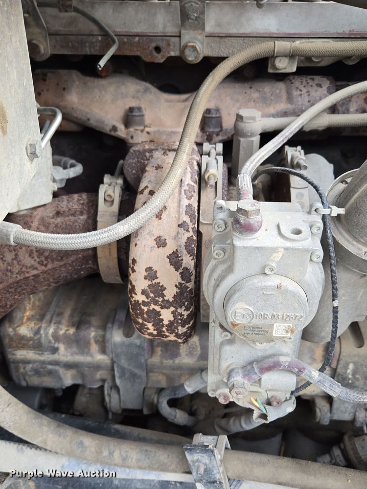 image for item EQ3895 2009 Mack  GU713 semi truck