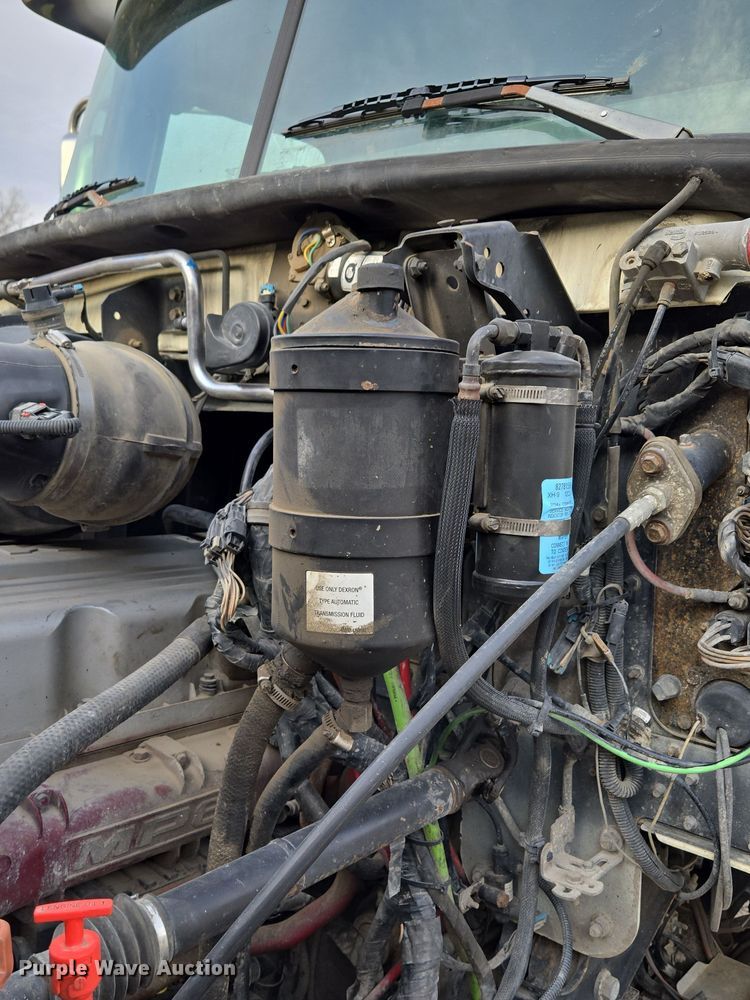 image for item EQ3895 2009 Mack  GU713 semi truck