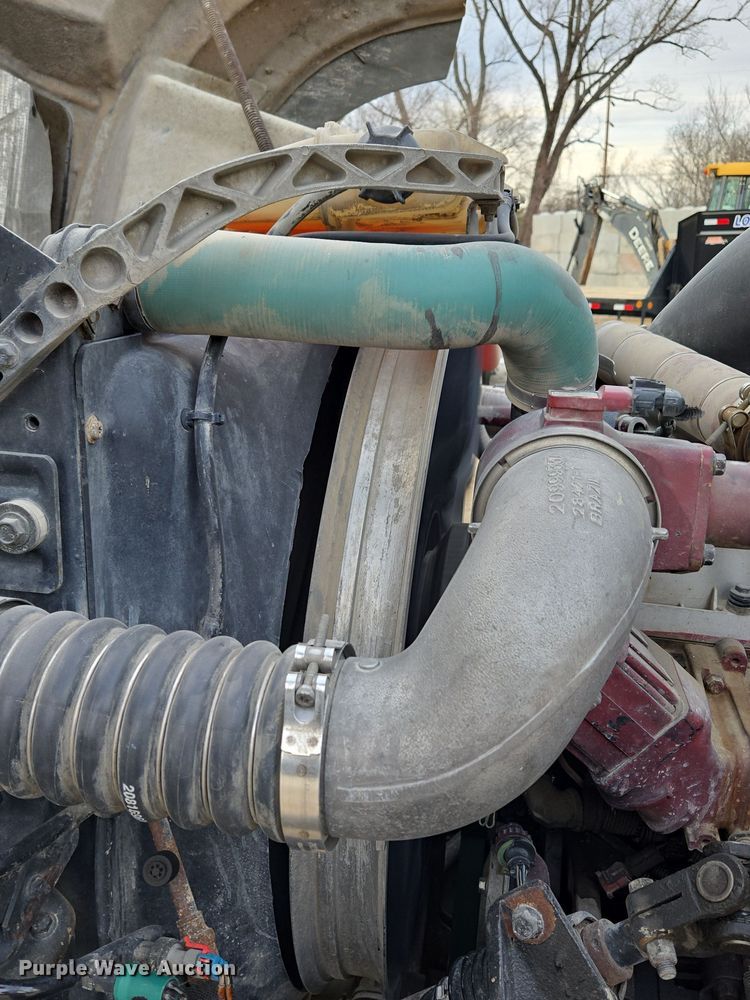 image for item EQ3895 2009 Mack  GU713 semi truck