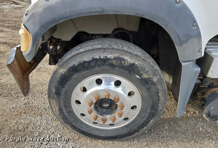 image for item EQ3895 2009 Mack  GU713 semi truck