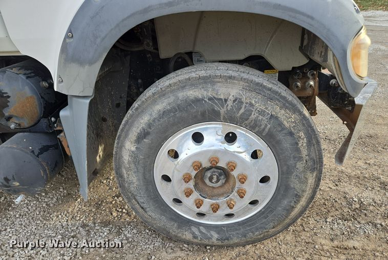 image for item EQ3895 2009 Mack  GU713 semi truck