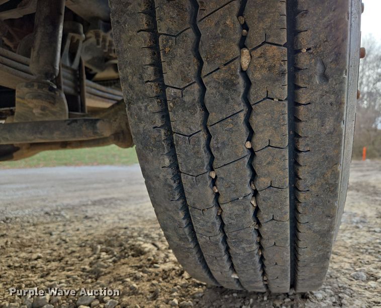 image for item EQ3895 2009 Mack  GU713 semi truck