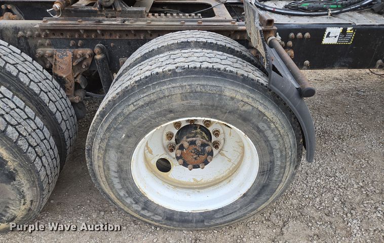 image for item EQ3895 2009 Mack  GU713 semi truck