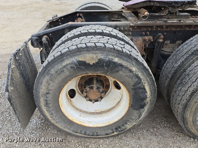 image for item EQ3895 2009 Mack  GU713 semi truck