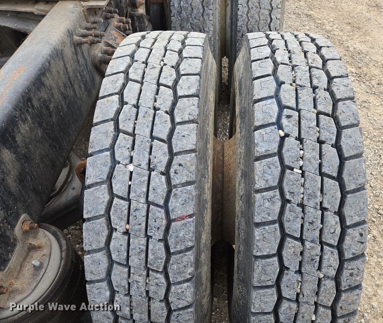 image for item EQ3895 2009 Mack  GU713 semi truck