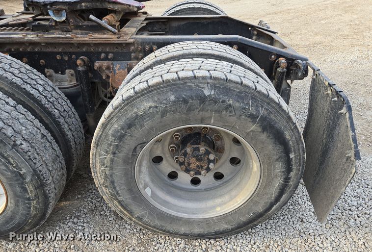 image for item EQ3895 2009 Mack  GU713 semi truck