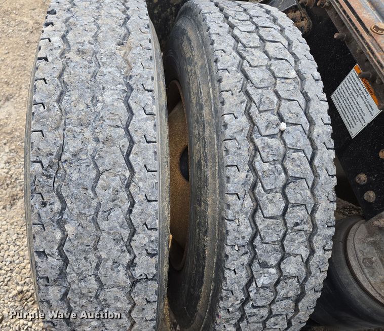 image for item EQ3895 2009 Mack  GU713 semi truck