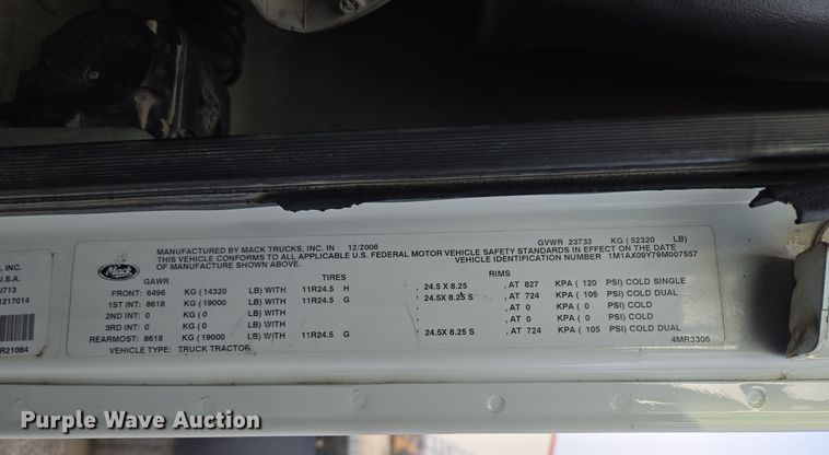 image for item EQ3895 2009 Mack  GU713 semi truck