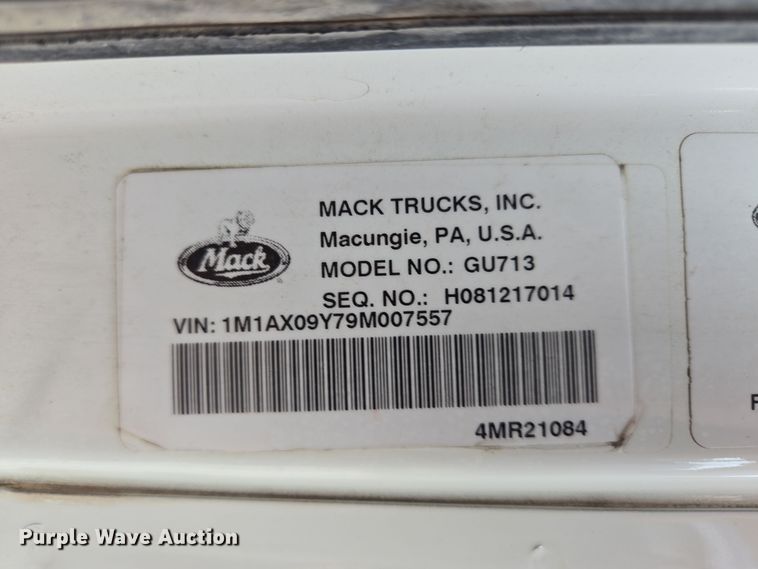 image for item EQ3895 2009 Mack  GU713 semi truck