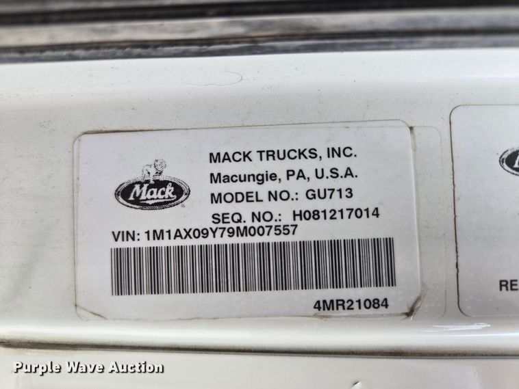 image for item EQ3895 2009 Mack  GU713 semi truck