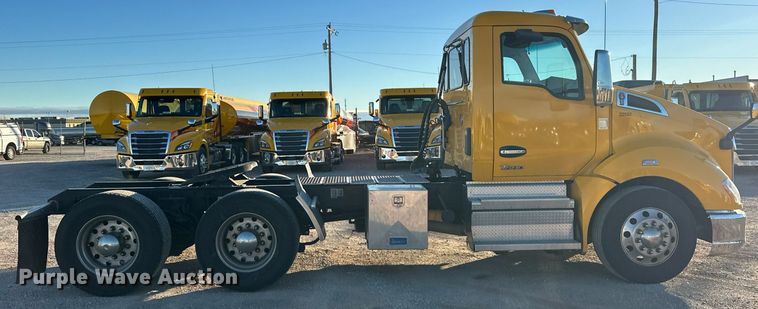 image for item ER4709 2022 Kenworth T680 semi truck