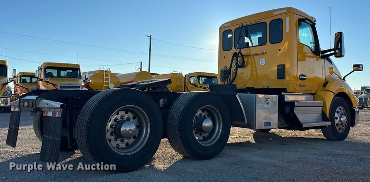 image for item ER4709 2022 Kenworth T680 semi truck