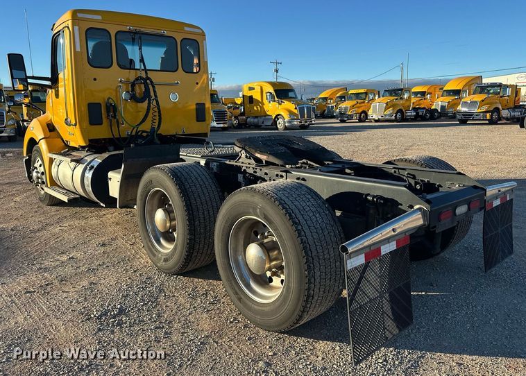 image for item ER4709 2022 Kenworth T680 semi truck