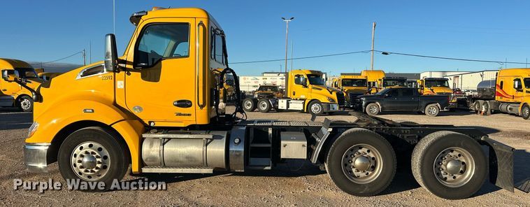 image for item ER4709 2022 Kenworth T680 semi truck