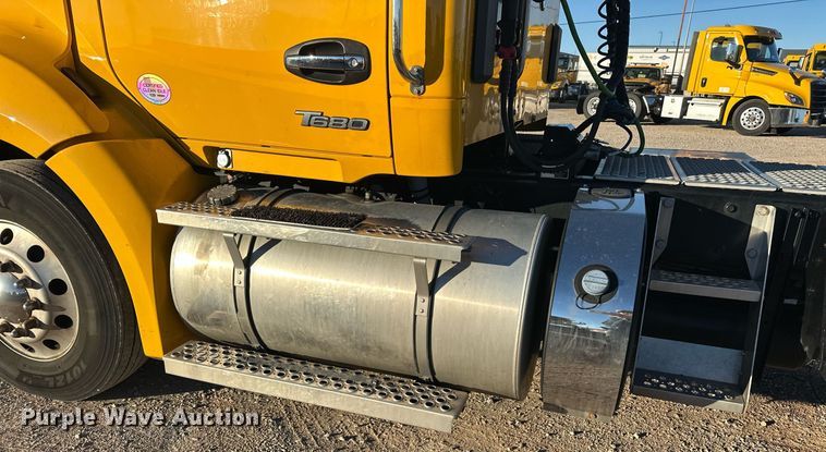 image for item ER4709 2022 Kenworth T680 semi truck