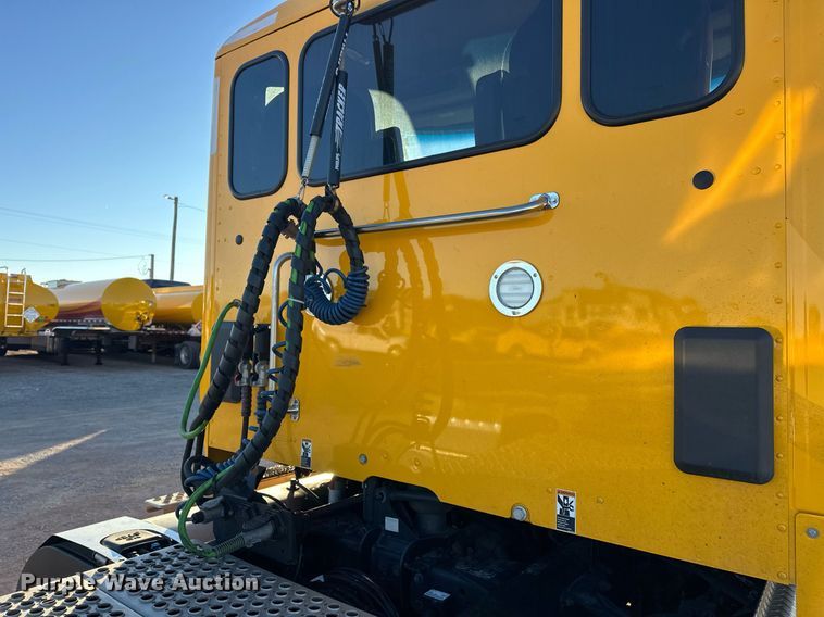 image for item ER4709 2022 Kenworth T680 semi truck