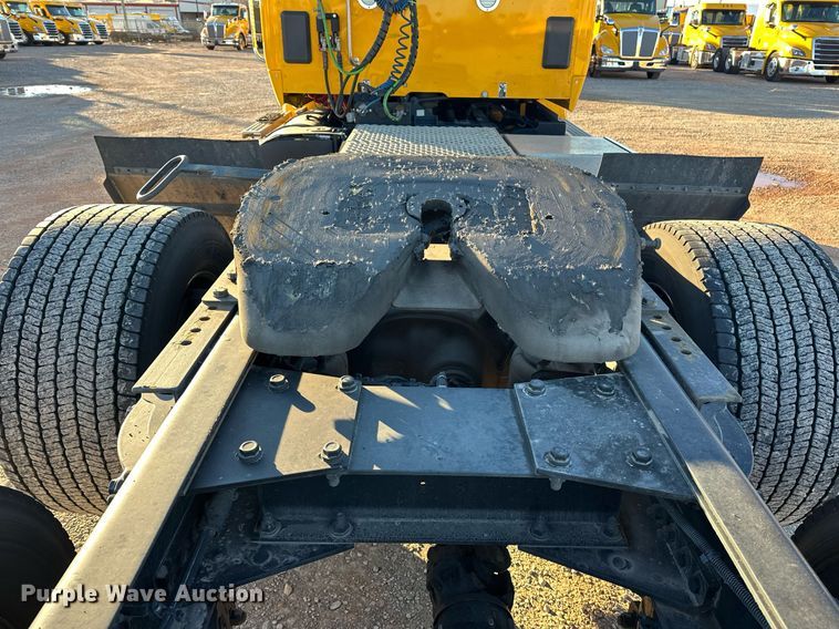 image for item ER4709 2022 Kenworth T680 semi truck